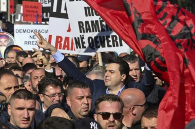 ALBANSKI zvanični jezik u Makedoniji