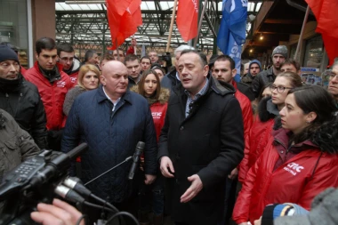 ANTIĆ I PALMA NA PIJACI U BOLEČU: Vi glasajte za vaše kupce, a mi ćemo za vas - naše proizvođače