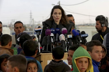 Veleobrt! Sad i Džolijeva spremna da uđe u politiku: Mrziteljka Srba ruši Trampa?!