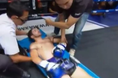 (VIDEO) Jednim potezom nokautirao rivala