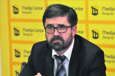 Ovo je opomena, hoće da mi poruče da manje pričam: Advokat Jelene Marjanović se oglasio nakon što su mu vandalazi razlupali automobil