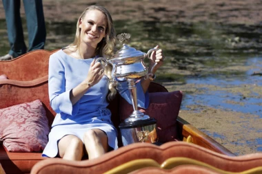 VELIKI PAD JELENE JANKOVIĆ: Karolina Voznijacki preuzela prvo mesto na WTA listi