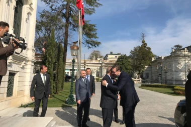(FOTO) OVAKO JE ERDOGAN DOČEKAO VUČIĆA!