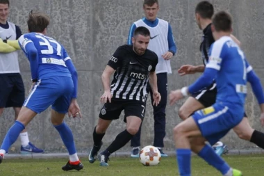 (VIDEO) PORAZ CRNO-BELIH NA KIPRU: Slovan nadigrao Partizan