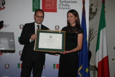 (FOTO) AJI JUNG URUČEN ORDEN ITALIJANSKE ZVEZDE: Svečanoj dodeli prisustvovala i Ana Brnabić