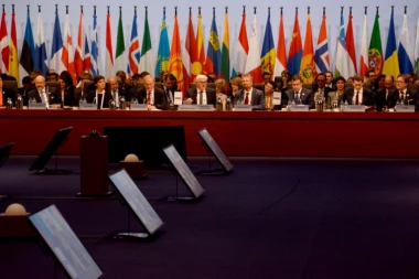 SKUP OEBS U RIMU: Hrvati POBEGLI IZ SALE nakon pitanja o zločinima!