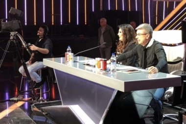 JESI LI KONAČNO KUPILA GRAND? Dragana Mirković se pojavila na snimanju i sela pored Popovića!