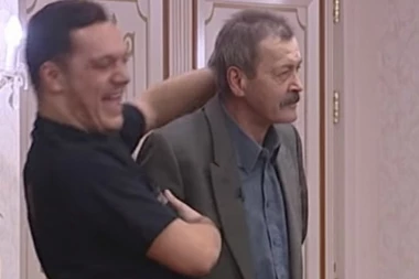 "GASTOZ ĆE OPALITI ZORICU U WC"