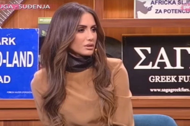 Emina nikada nije bila siromašna: Zamećete kada saznate ko su roditelji slavne pevačice!