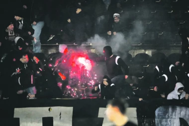 SEVALE MOTKE I BAKLJE: Masovna tuča Grobara na naplatnoj rampi kod Niša