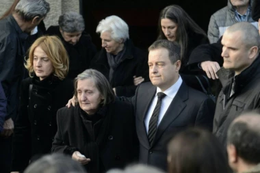 (VIDEO) Dačić sahranio oca: Porodica i prijatelji ispratili Desimira