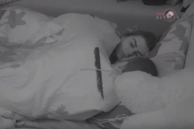 (VIDEO) Marija Ana i Filip završili u krevetu!