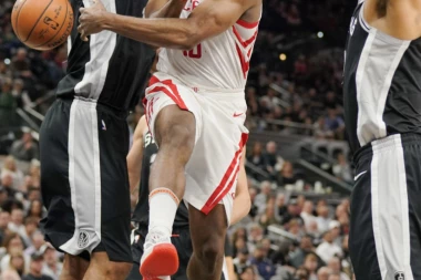 (VIDEO) Pamti, pa vrati: HARDEN IZUO ĐINOBILIJA IZ PATIKA!