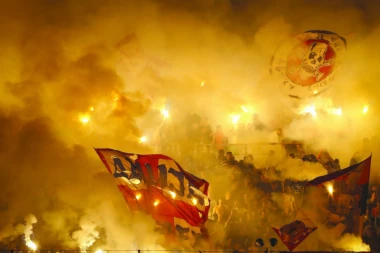 TUČA: "Bed blu bojsi" spremili sačekušu za "delije"