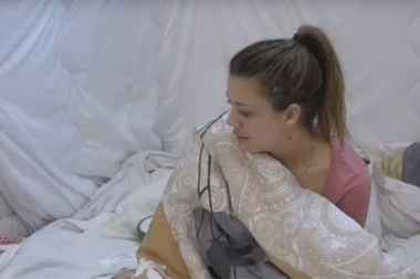 KIJA POKAZALA GRUDI: Filip se RASPAMETIO!