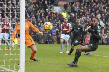 Sterling koštao Siti bodova; Hrabri Barnli izborio remi