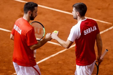 HRABRI SRBI PRUŽILI JAK OTPOR: Amerikanci u četvrtfinalu Dejvis kupa