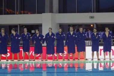 Konobar inicijator napada: Zaklaćemo te ako ne skineš majicu