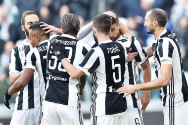 (VIDEO) CRNO-BELI NEMILOSRDNI: Juve razmontirao Sasuolo