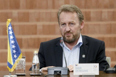 BAKIR OPTUŽIO SRBE ZA NESTABILNOST U BIH: Agresivni nacionalizam u susednoj zemlji utiče na stanje u Bosni!