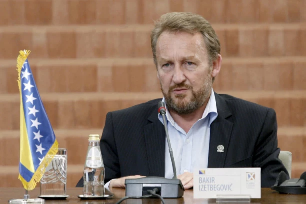 BAKIR OPTUŽIO SRBE ZA NESTABILNOST U BIH: Agresivni nacionalizam u susednoj zemlji utiče na stanje u Bosni!