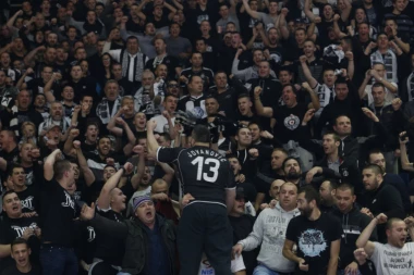 SPREMALI HAOS NA MEČU: Grobari naoružani noževima i bejzbol palicama pokušali da uđu u Pionir!