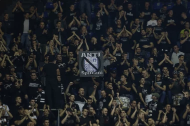 HAOS U BEOGRADU ZBOG GROBARA: Policija zaustavila navijače Partizana