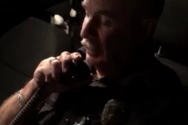 (VIDEO) Ovaj policajac je rasplakao ceo Internet!