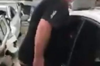 (VIDEO 18+) Muškarac imao seks sa lutkom na parkingu - kad su ga uhvatili NIJE MU BILO DOBRO!