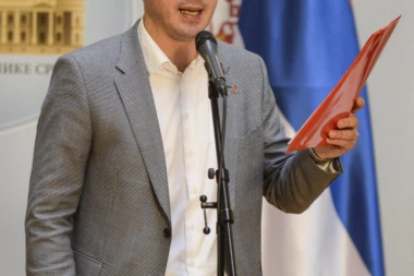 Šta bi na ovo rekli u "Lazi"? Dijagnostičar Boško Obradović: NAROD U SRBIJI JE LUD!