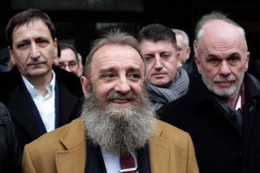 POKS: Treba sprečiti Đilasa koji nema podršku naroda da kupuje stranke