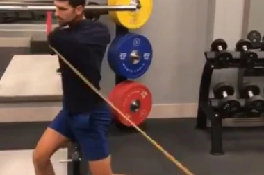 (VIDEO) VRAĆA SE Navijači oduševljeni: Nole trenira posle operacije