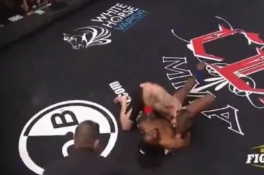 (VIDEO) I TO JE MOGUĆE - Kad borac nokautira sam sebe