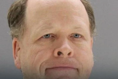 PRSO: Uzeo MALJ i ušao u policijsku stanicu, pa URADIO NEŠTO NEVEROVATNO