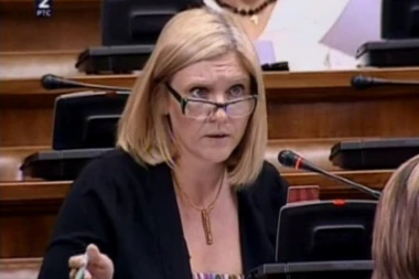 Sekretarka Skupštine išla na LAŽNA SLUŽBENA PUTOVANJA i za to uzimala dnevnice?!