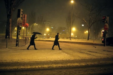 TIPIČNO DECEMBARSKO VREME: Prevrtljivo i sa snegom, a evo i KADA