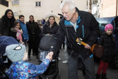 (FOTO) GRAĐANI SA DECOM PODRŽALI BRANKA KOCKICU!