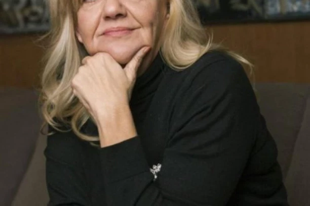 SAHRANILI SU ME ŽIVU! PA ŠTA AKO NOSIM PERIKU: Besna Marina Tucaković žestoko je odgovorila na zle komentare