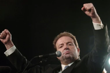 SMEHOTRESNO! Slovenci Kariću dodelili nagradu - "AMBASADOR ZNANJA"