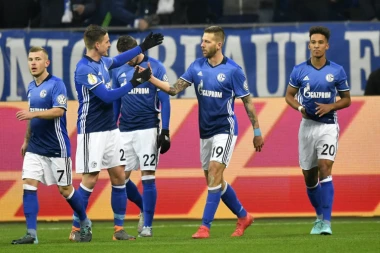 FAVORITI SIGURNI: Šalke i Ajntraht u polufinalu Kupa Nemačke