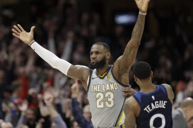 Džejms sam srušio Minesotu