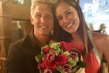 (FOTO) PRELEPA PORUKA: Anine reči upućene Švajniju otapaju i najzaleđenija srca