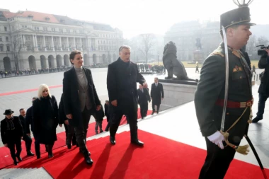 (FOTO) ANU BRNABIĆ U BUDIMPEŠTI DOČEKALI KAO KRALJICU!