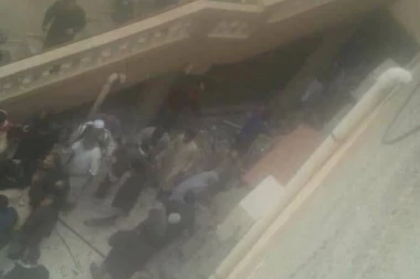 GORI DŽAMIJA: Eksplozija tokom molitve!