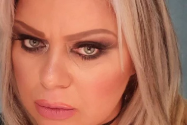 (FOTO) Pre dva dana Zorana je izgubila brata zbog KORONAVIRUSA, a sada je i ON umro: Pevačica se raspada od BOLA!