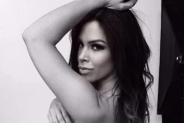 GOLA KAJA: Pojavila se fotografija nage PEVAČICE