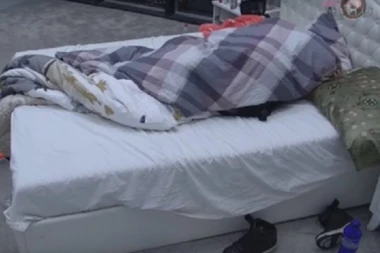 ŽESTOKA AKCIJA U ZADRUZI: Bacili bubice, a onda ju je ON RASKOPČAO!