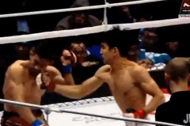 (VIDEO) Kazahstanac bije kao Sveti Ilija: APERKATOM POKOSIO RIVALA U TRENU!