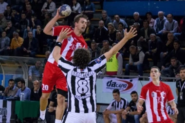 (VIDEO) Zvezdin trener očitao bukvicu igračima: PERUNIČIĆ POŠTENO "IZDRIBLAO" RUKOMETAŠE!