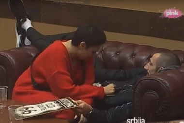 (VIDEO) VRELA AKCIJA: Mina i Đekson i pored kamera imali seks u WC- u!